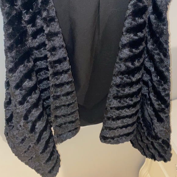 Faux Fur Vest - Picture 5 of 5